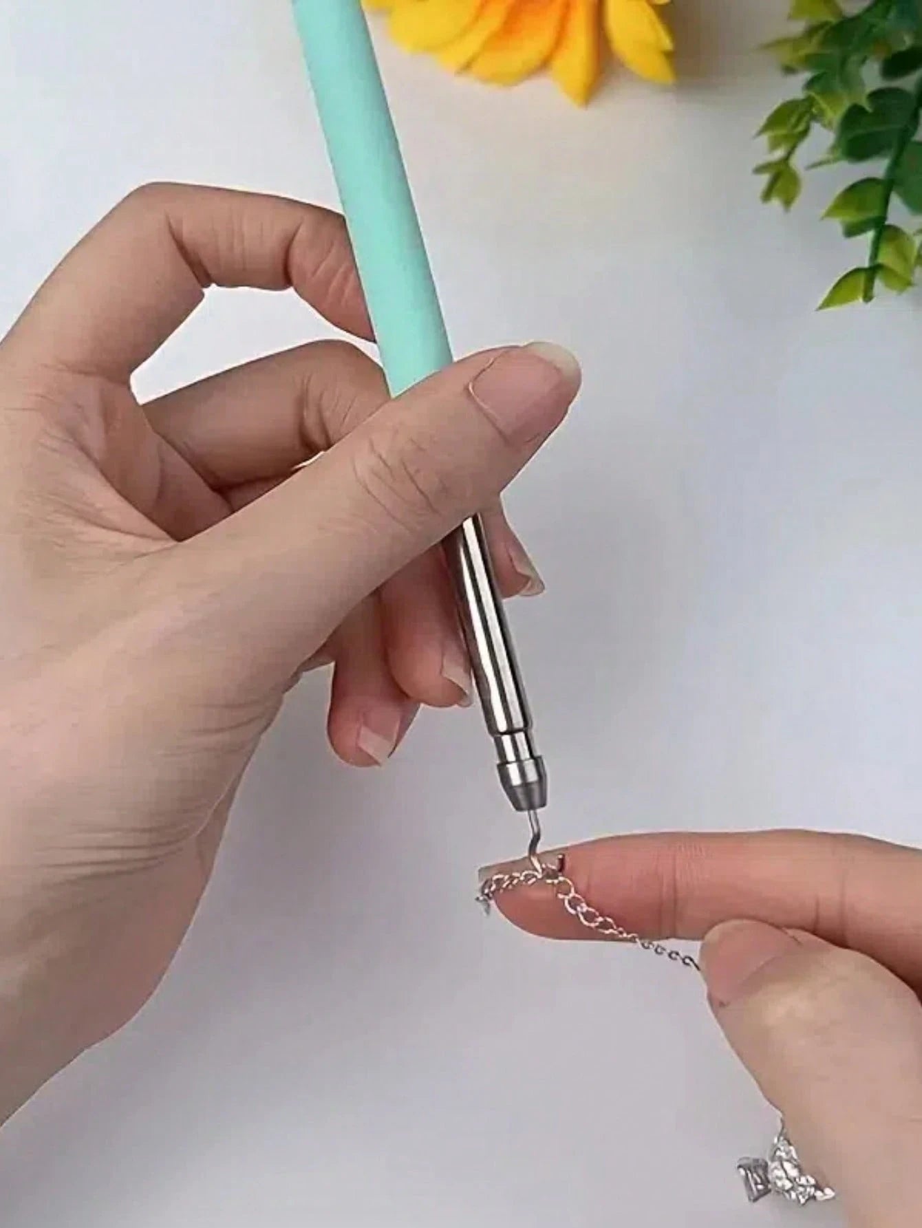 1/2/4Pcs Stainless Steel Bracelet Wearing Aid, Odorless Battery-Free Scalable Hook Tool For Jewelry & Necklace Styling