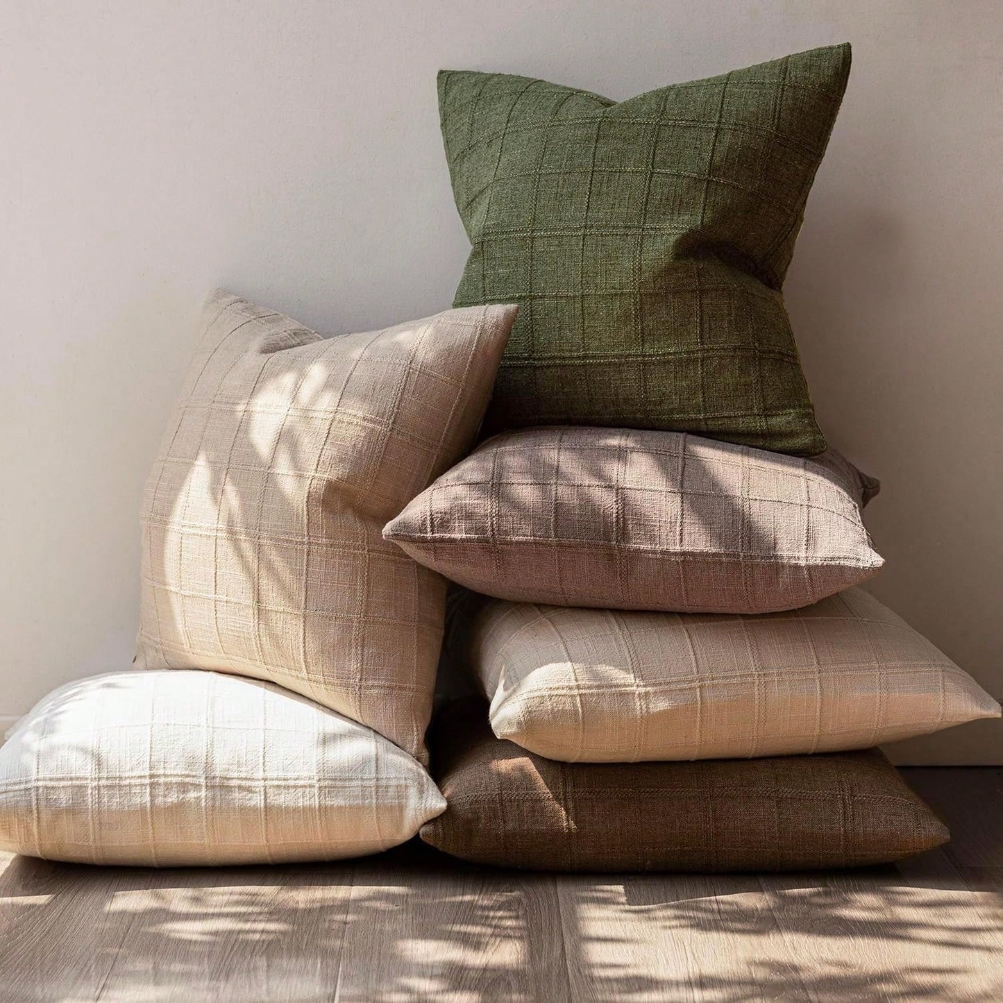 1/2pcs Olive Green (No Filling) Classic Plaid Throw Pillow Cover, Fashionable Minimalist 3D Grid Style Vintage Texture Cushion Cover, Suitable For Home Sofa, Bedroom, Decor, Gift, Party, All Seasons