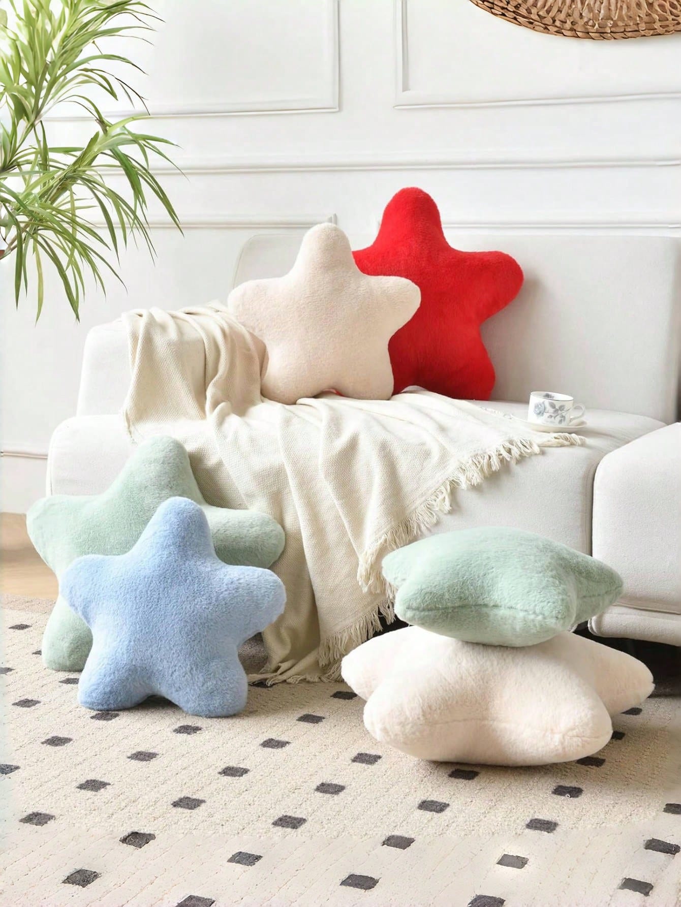11.81"/15.74" Cute Star Shaped Throw Pillow, Soft Faux Fur Material, Christmas Decoration For Sofa, Bedroom, Living Room, Great Christmas Gift For Family And Friends