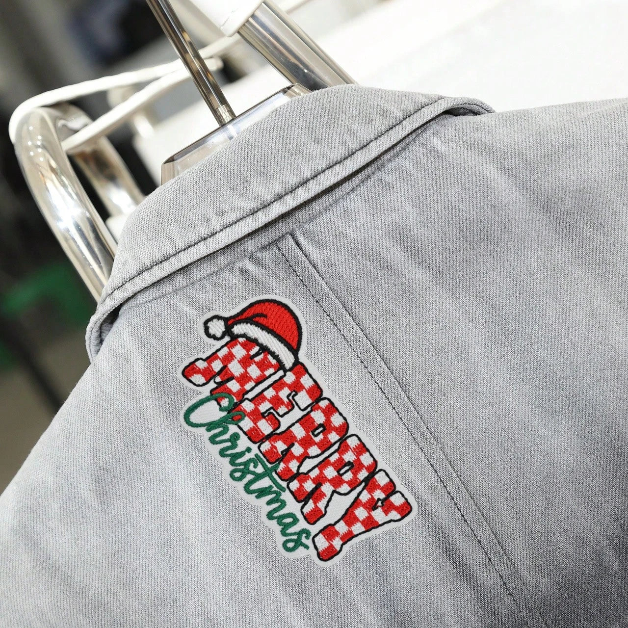 1pc Christmas Theme "MERRY Christmas" Iron-On Embroidered Patch, Suitable For Jeans, Hats, Jackets, Backpacks- Holiday Decoration & Commercial Promotion- Small Business Wholesale Decor, Fabric Patch