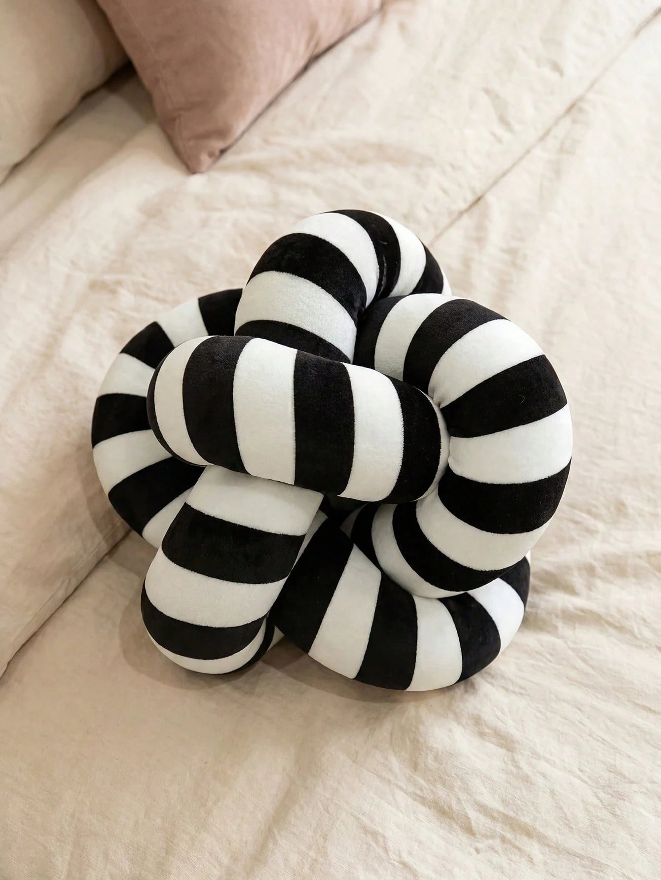 1pc Classic Black & White Striped Knotted Throw Pillow, Minimalist Ins Style Creative Ball Shaped Sofa Cushion, Suitable For Bedroom & Living Room Decor, Handmade Knitted, 3 Size Options