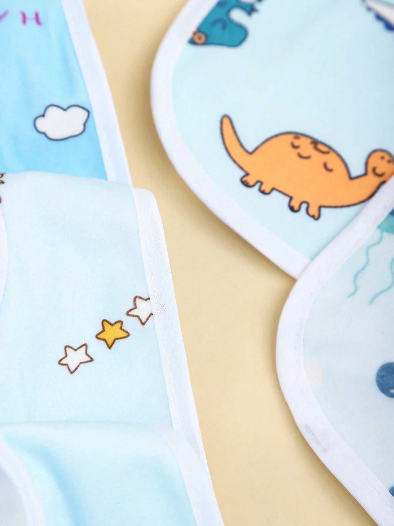 5pcs/Pack Random Blue Tone Crystal Velvet Baby Bibs, Soft Skin-Friendly Printed Pattern U-Shaped Drool Bibs