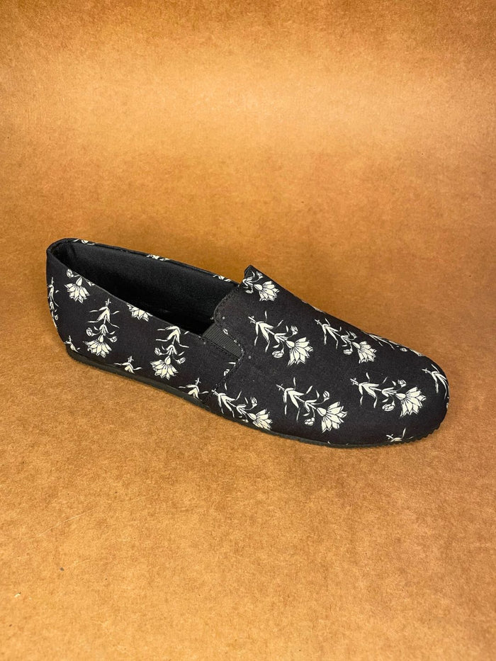 Black Traditional Butta Moccasins