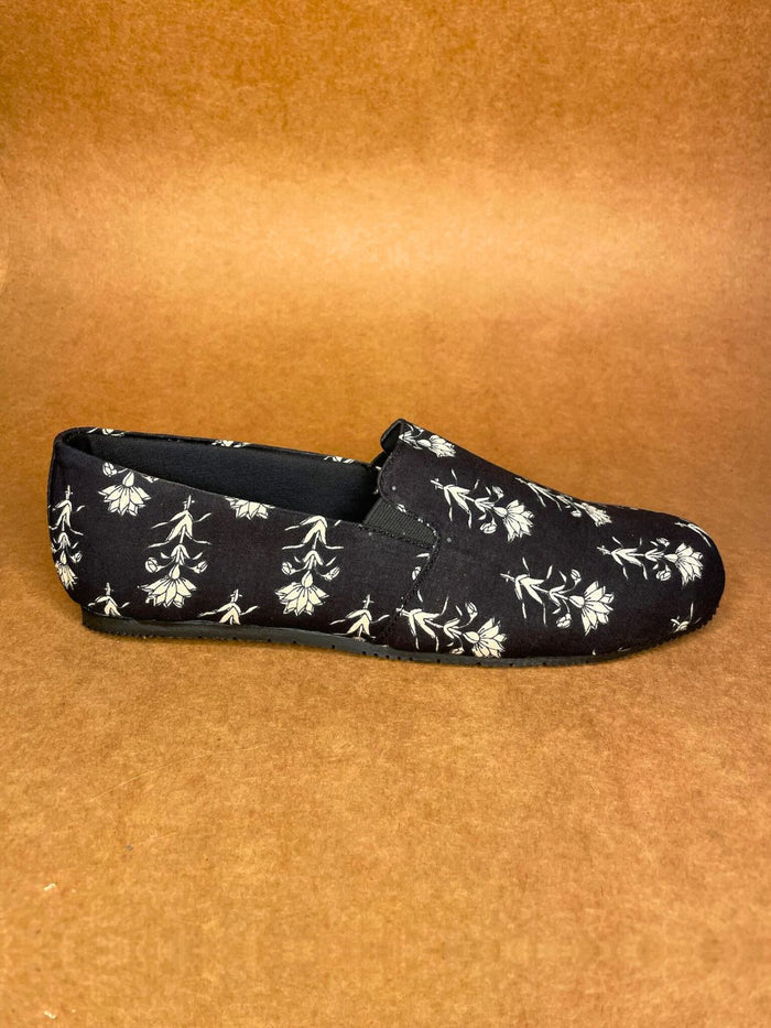 Black Traditional Butta Moccasins