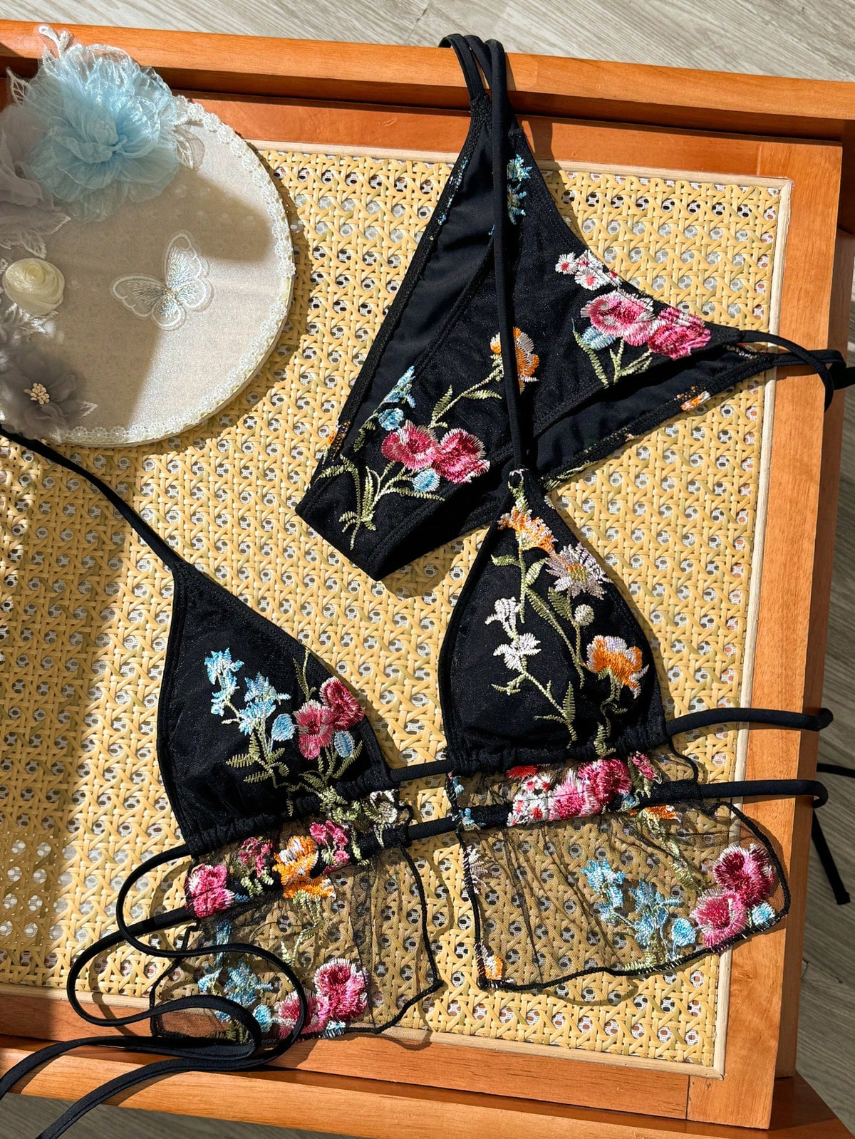 Bonvoyette New Spring Summer Multi-Color Embroidered Floral Print Spaghetti Strap Backless Side Tie High Cut Fashionable European And American Beach Vacation Cruise Party Tank Top Bikini Swimsuit Set