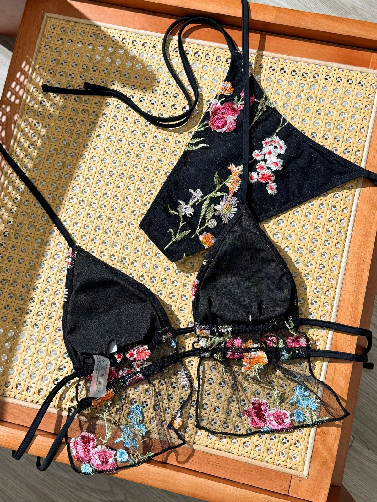 Bonvoyette New Spring Summer Multi-Color Embroidered Floral Print Spaghetti Strap Backless Side Tie High Cut Fashionable European And American Beach Vacation Cruise Party Tank Top Bikini Swimsuit Set