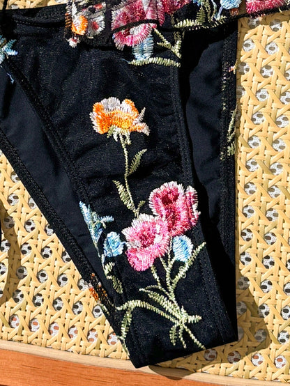 Bonvoyette New Spring Summer Multi-Color Embroidered Floral Print Spaghetti Strap Backless Side Tie High Cut Fashionable European And American Beach Vacation Cruise Party Tank Top Bikini Swimsuit Set