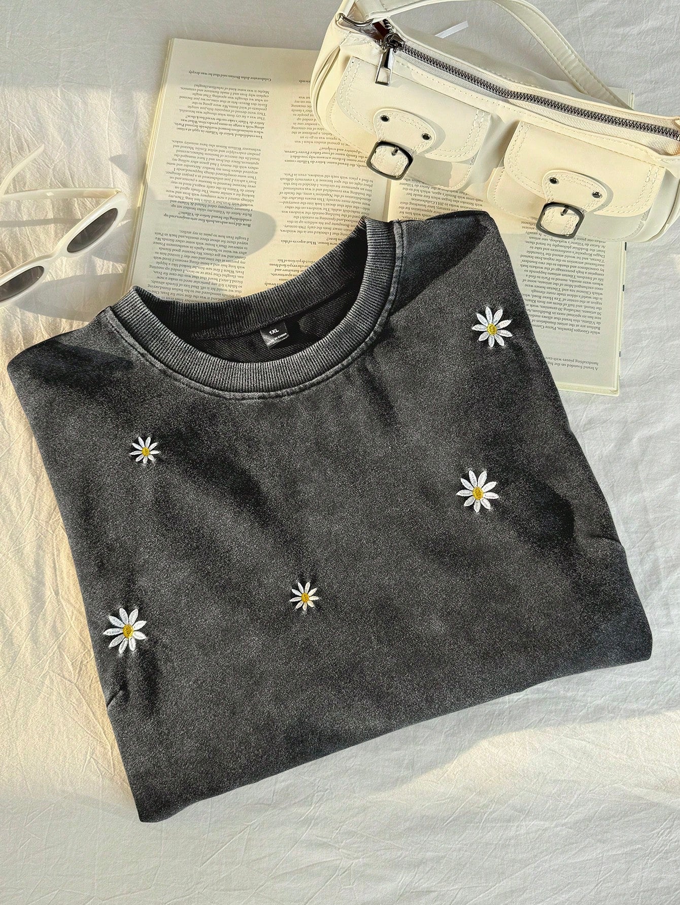 Comfortcana Women's Plus Size Short Sleeve Cotton T-Shirt, Dark Green, Summer, Smart Casual 90s, Everyday Washed Snowflake Embroidered Daisy Vacation