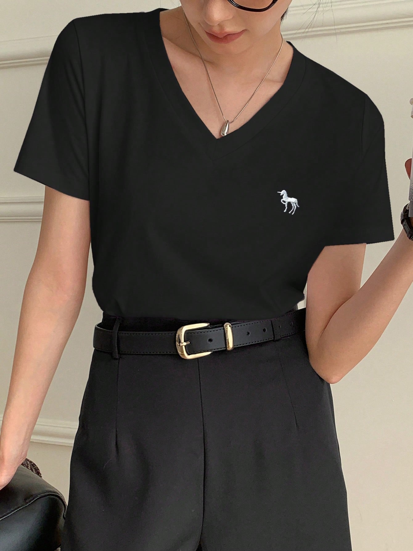 DAZY Women's V-Neck Embroidered Casual Shortsleeve T-Shirt