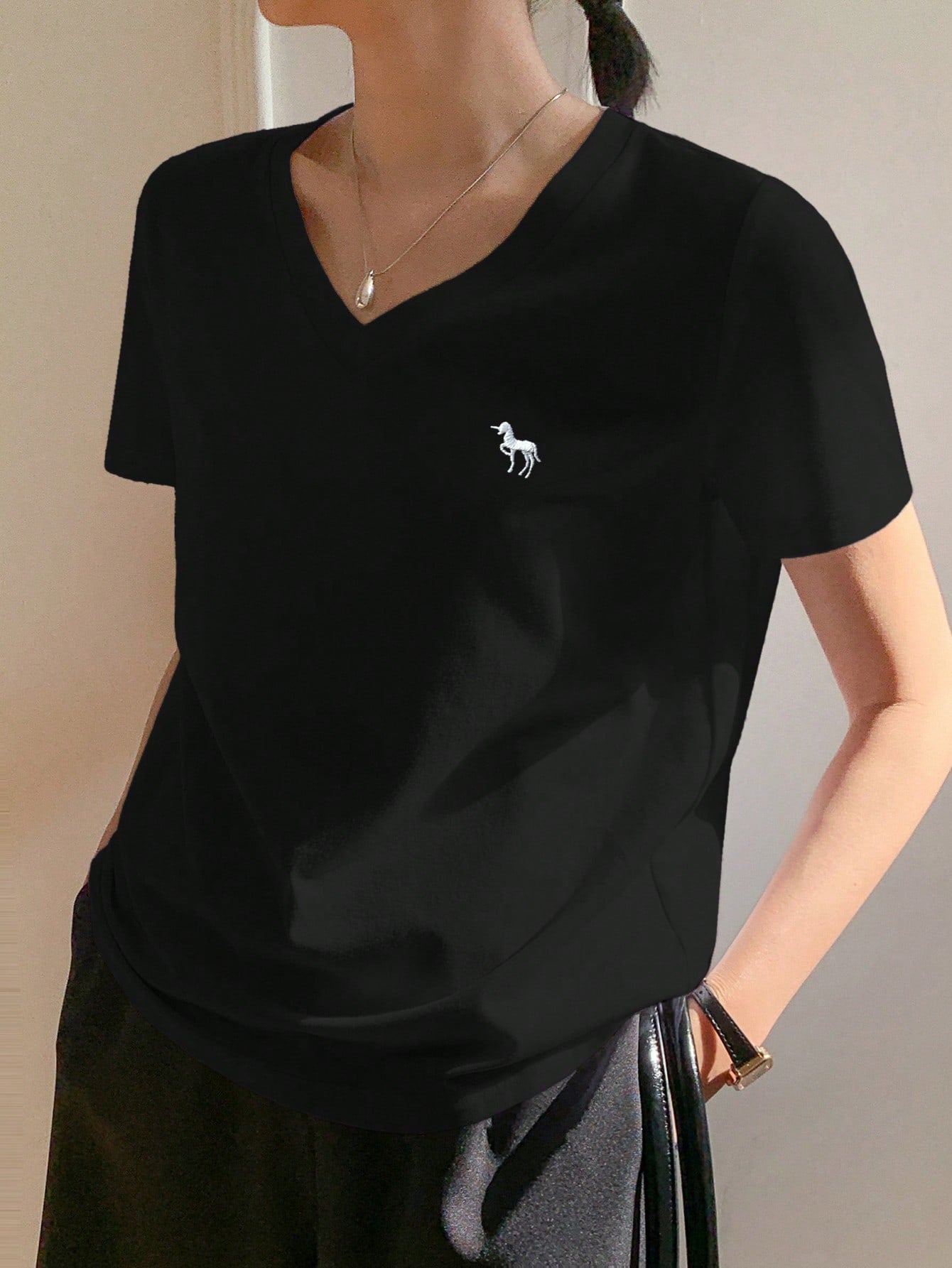 DAZY Women's V-Neck Embroidered Casual Shortsleeve T-Shirt