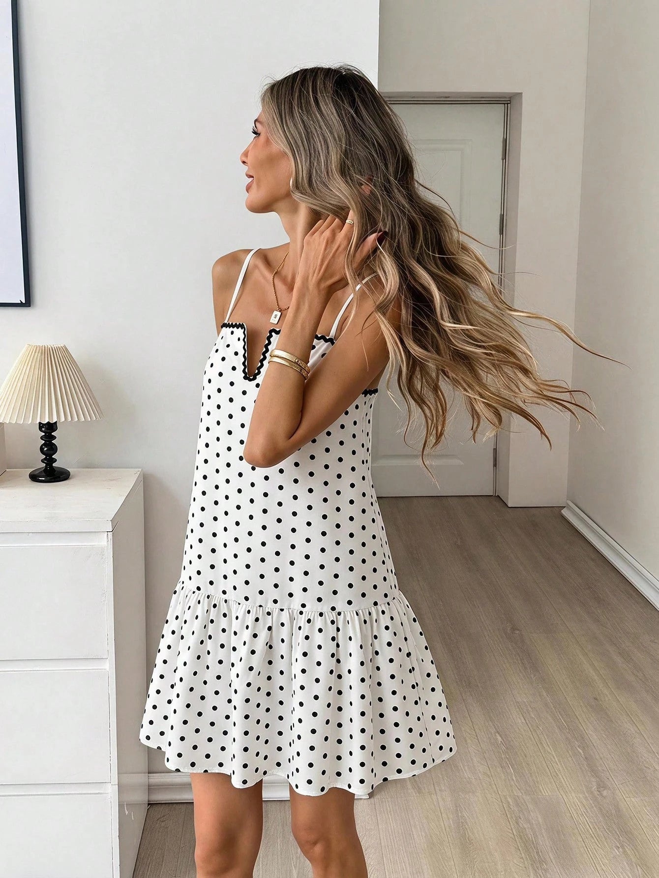 Easowa Contrast Trim Square Neck Ruffle Hem A-Line Doll Dress Spaghetti Strap White And Black Polka Dot 1950s Vintage French Cute Summer Vacation