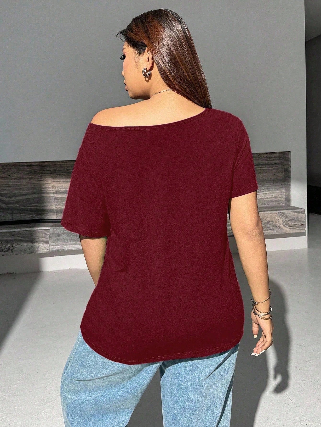 EMERY ROSE 2pcs/Set Oblique Shoulder Loose T-Shirt,Asymmetric Shoulder Off-Shoulder T-Shirt, Plus Size Women's Top