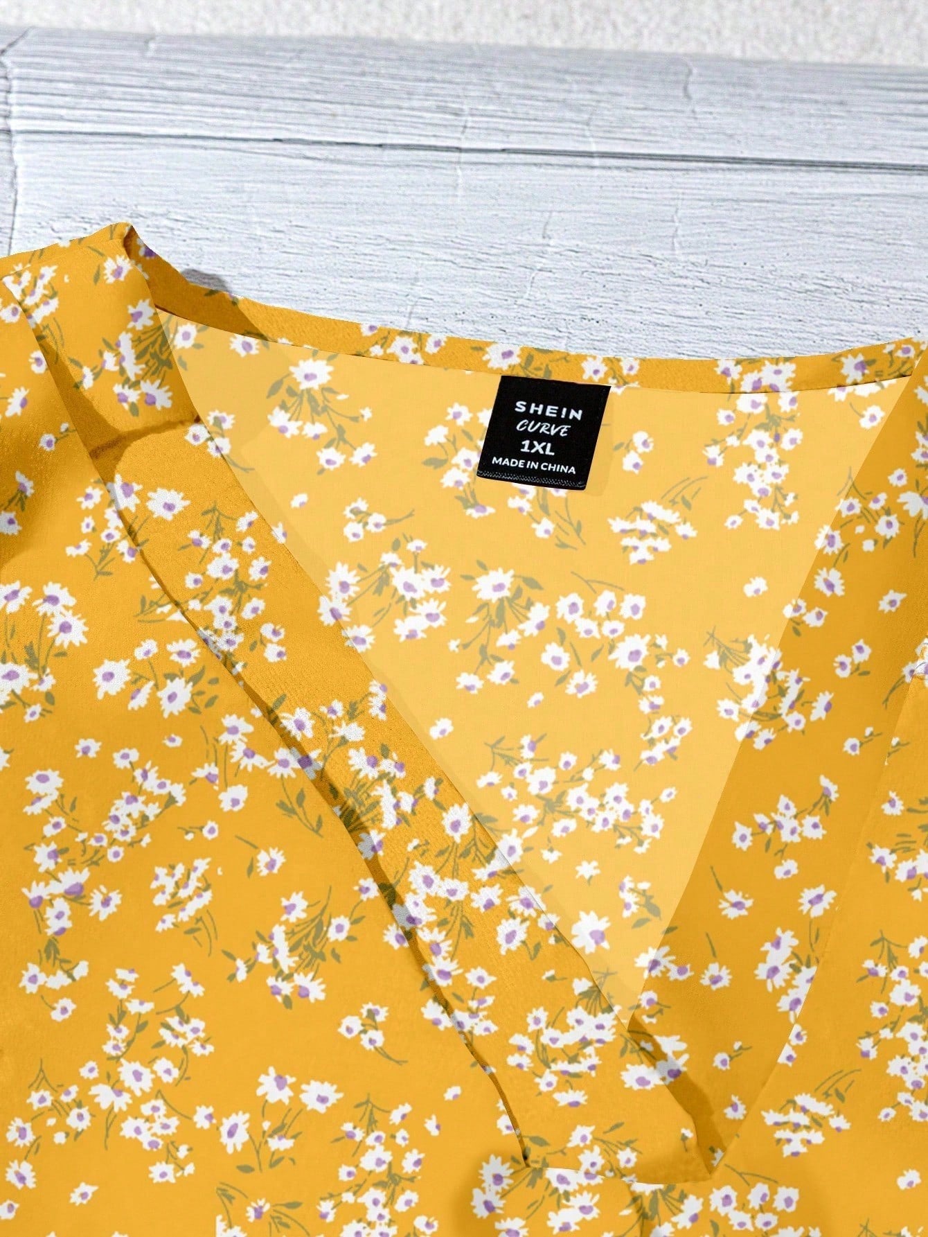 EMERY ROSE Plus Size Women's Casual Minimalist Summer Yellow Flower Print Shirt Chic Blouses For Women,Spring/Vacation Fall