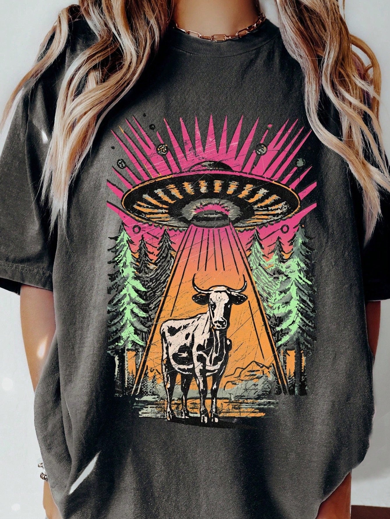 EMERY ROSE UFO Cow T-Shirt, Funny Vintage Alien Graphic Tee, Unisex Soft Colorful T-Shirt, Plus Size Aesthetic UFO Graphic Women T-Shirt