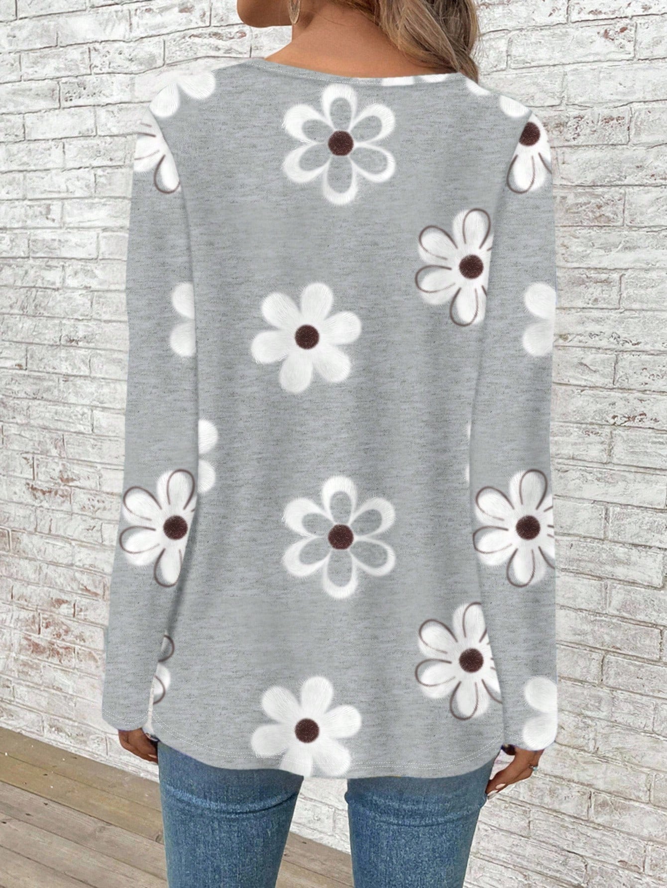 EMERY ROSE Women's Plus Size Gray V-Neck Long Sleeve T-Shirt,Floral Print Flowy Loose Fit Everyday Smart Casual,White Flower Autumn Vacation Valentine's Day Gift