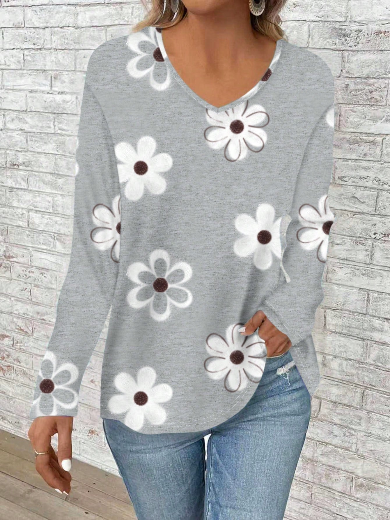 EMERY ROSE Women's Plus Size Gray V-Neck Long Sleeve T-Shirt,Floral Print Flowy Loose Fit Everyday Smart Casual,White Flower Autumn Vacation Valentine's Day Gift