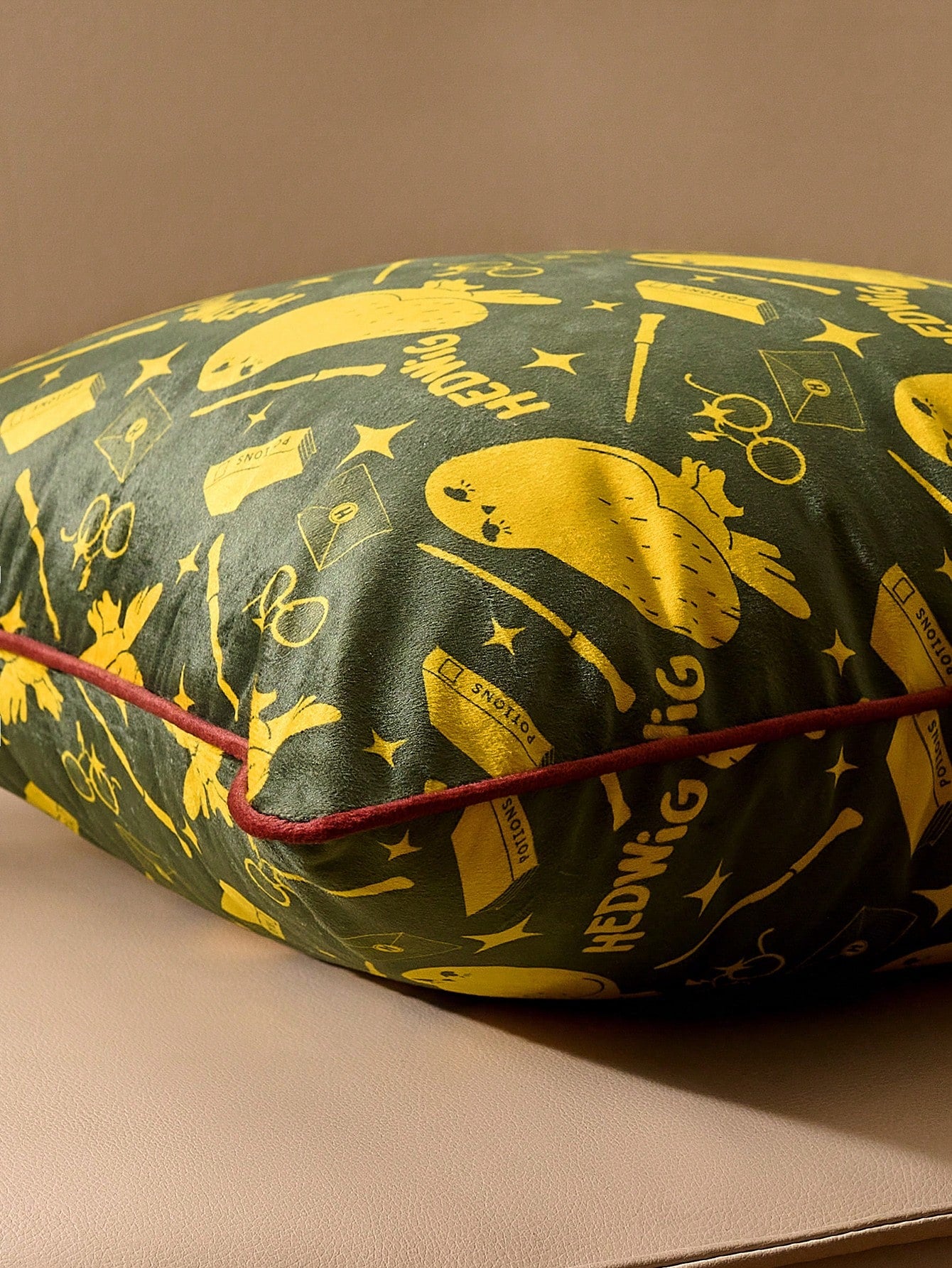 HARRY POTTER X 1-Piece Hedwig Pillow Cover, Soft Dutch Velvet Lanfendo Style Wizarding World Cushion Cover, Phnom Penh Dormitory Fan Gift