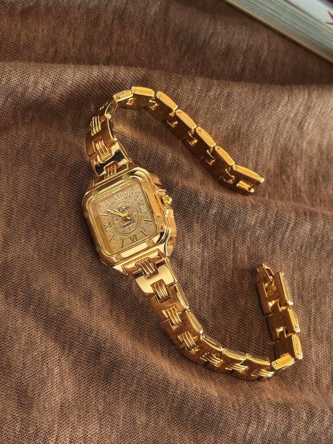 New Square Dial Gold-Tone Women's Watch, Elegant Minimalist Casual Style, Roman Numeral Markers, Fashionable & Unique, 30M Water Resistant, For Daily Life And Occasions