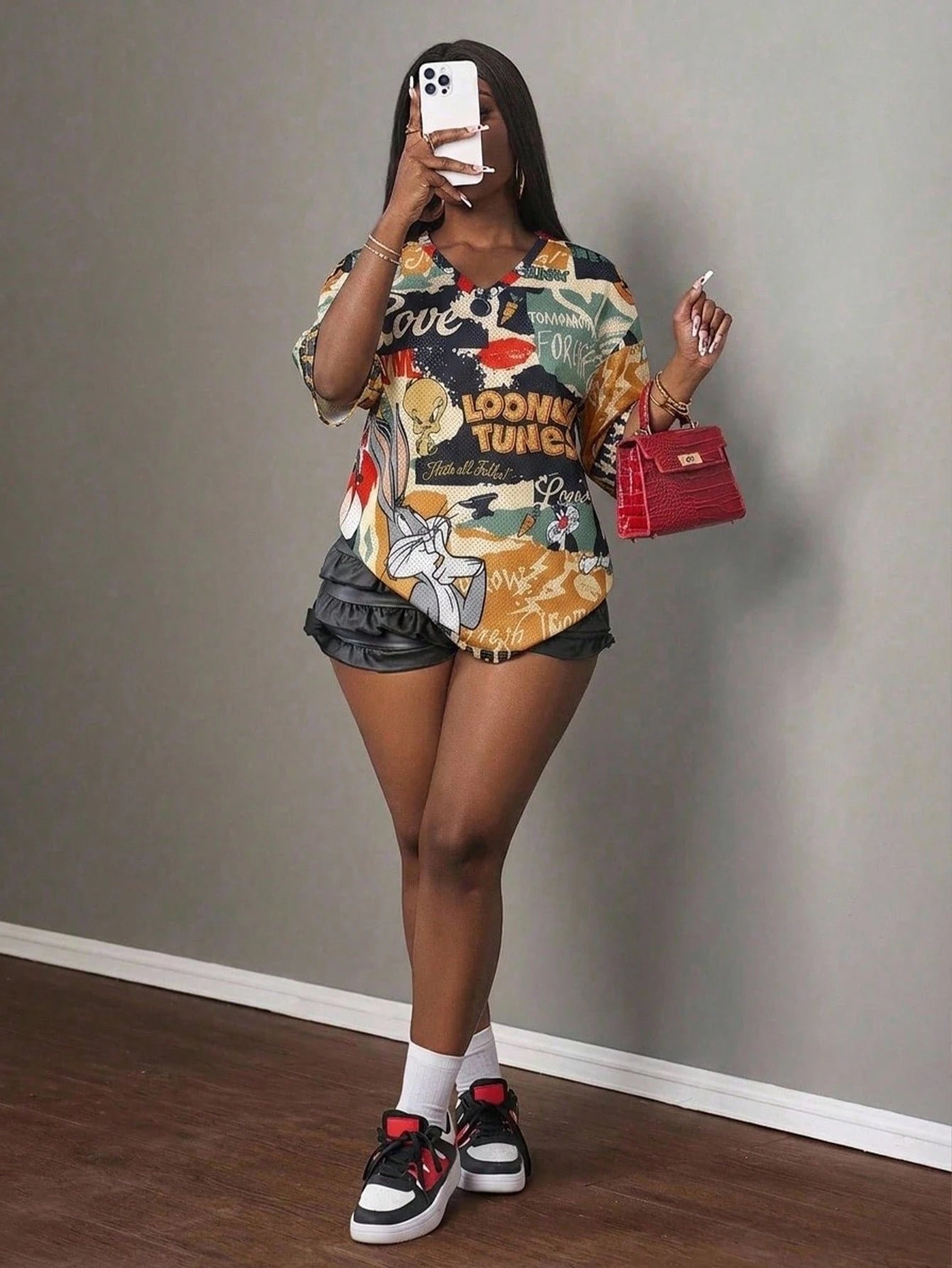 Slaydiva LOONEY TUNES X 2026 Plus Size Women's Casual Streetwear Retro Cartoon Graphic V-Neck Mesh Fabric Short Sleeve T-Shirt, Sports Tennis Style, Summer