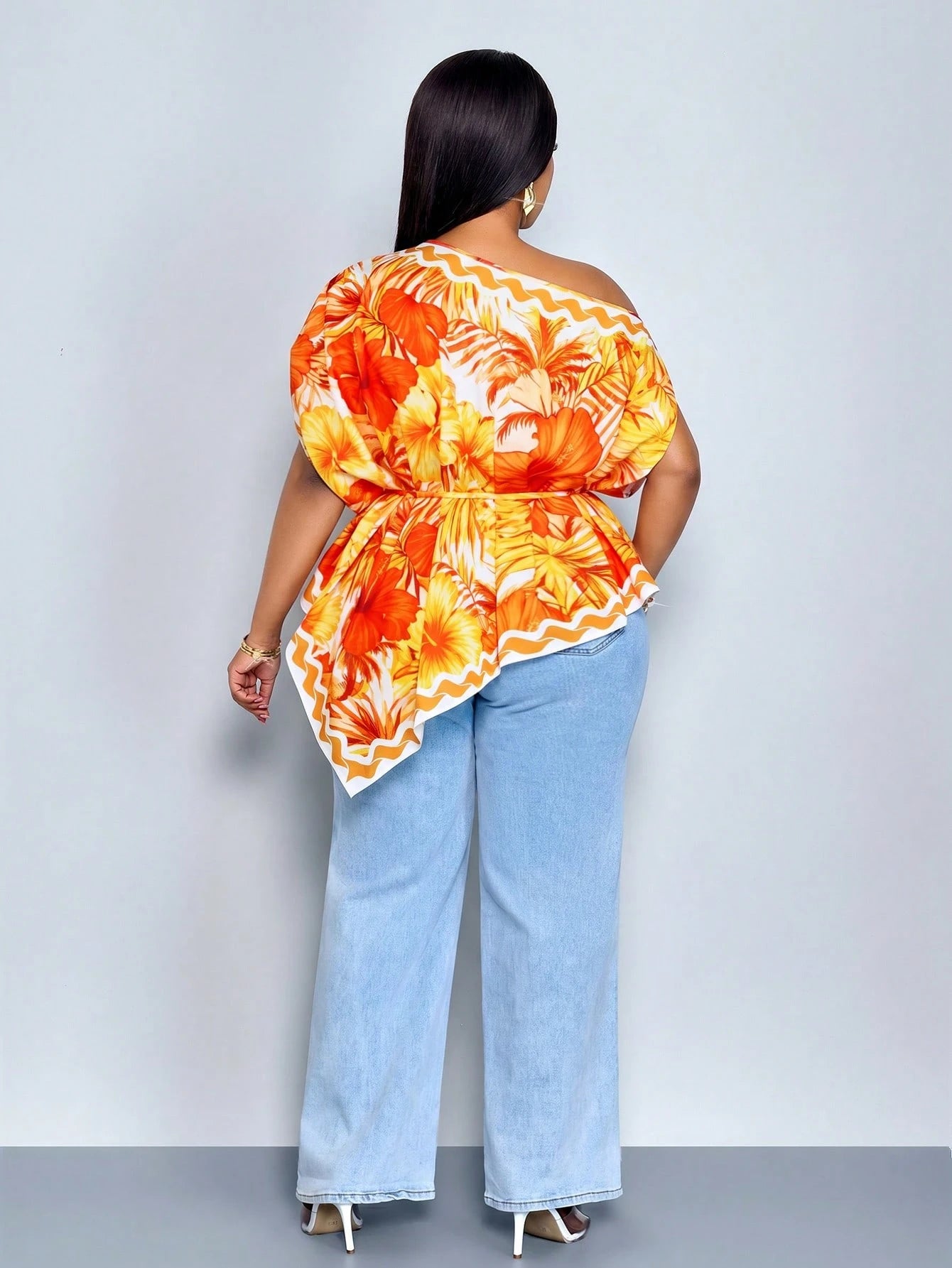 SOLERSUN Plus-Size Women's Fashionable Loose-Fitting Casual Tropical One-Shoulder Blouse Black And White Color-Blocking Asymmetrical Neckline Summer Beach
