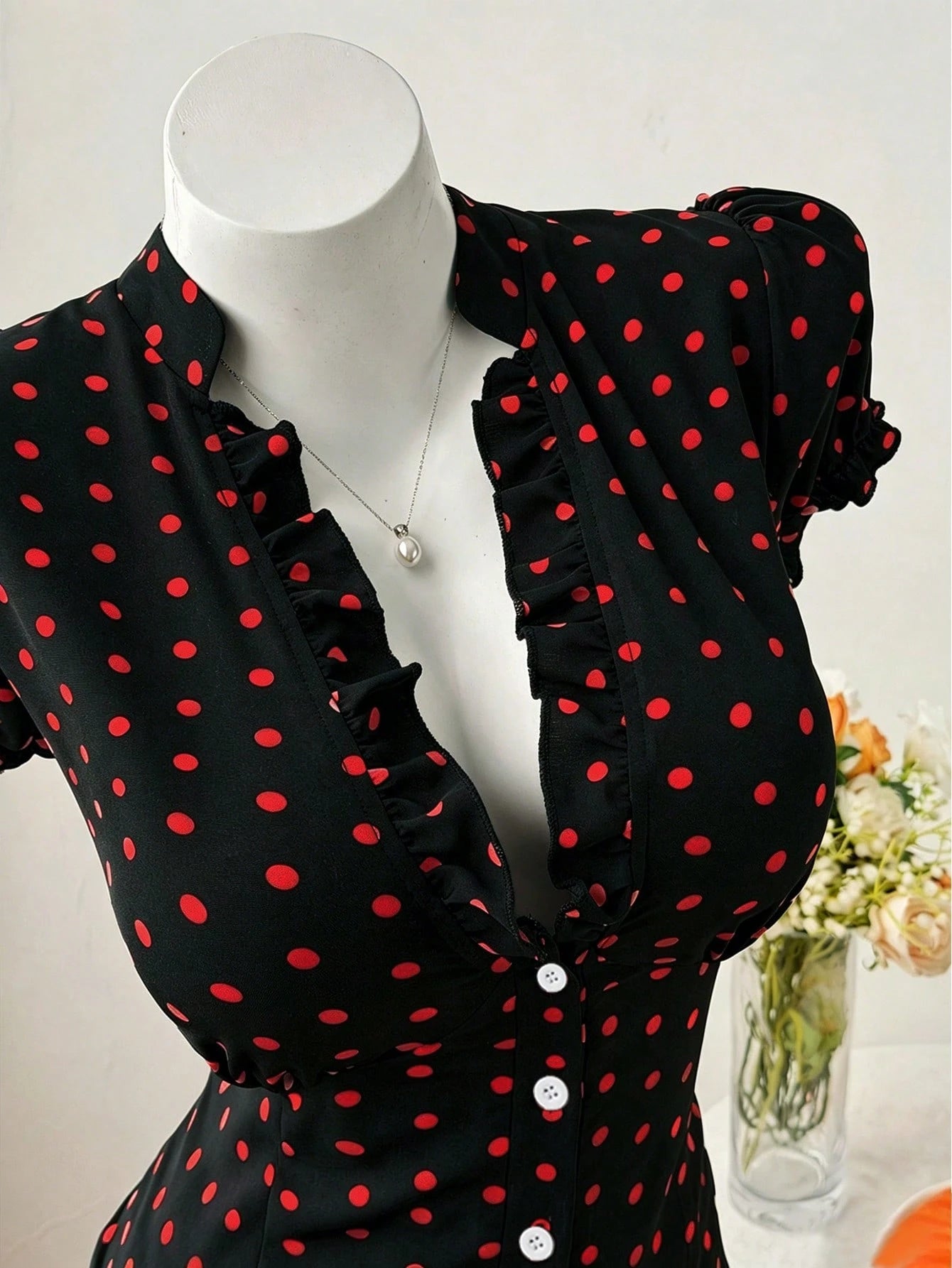 Sweetra Plus Size Fashion Versatile Minimalist Polka Dot Design Niche Elegant Sweet Short Sleeve Fitted Blouse