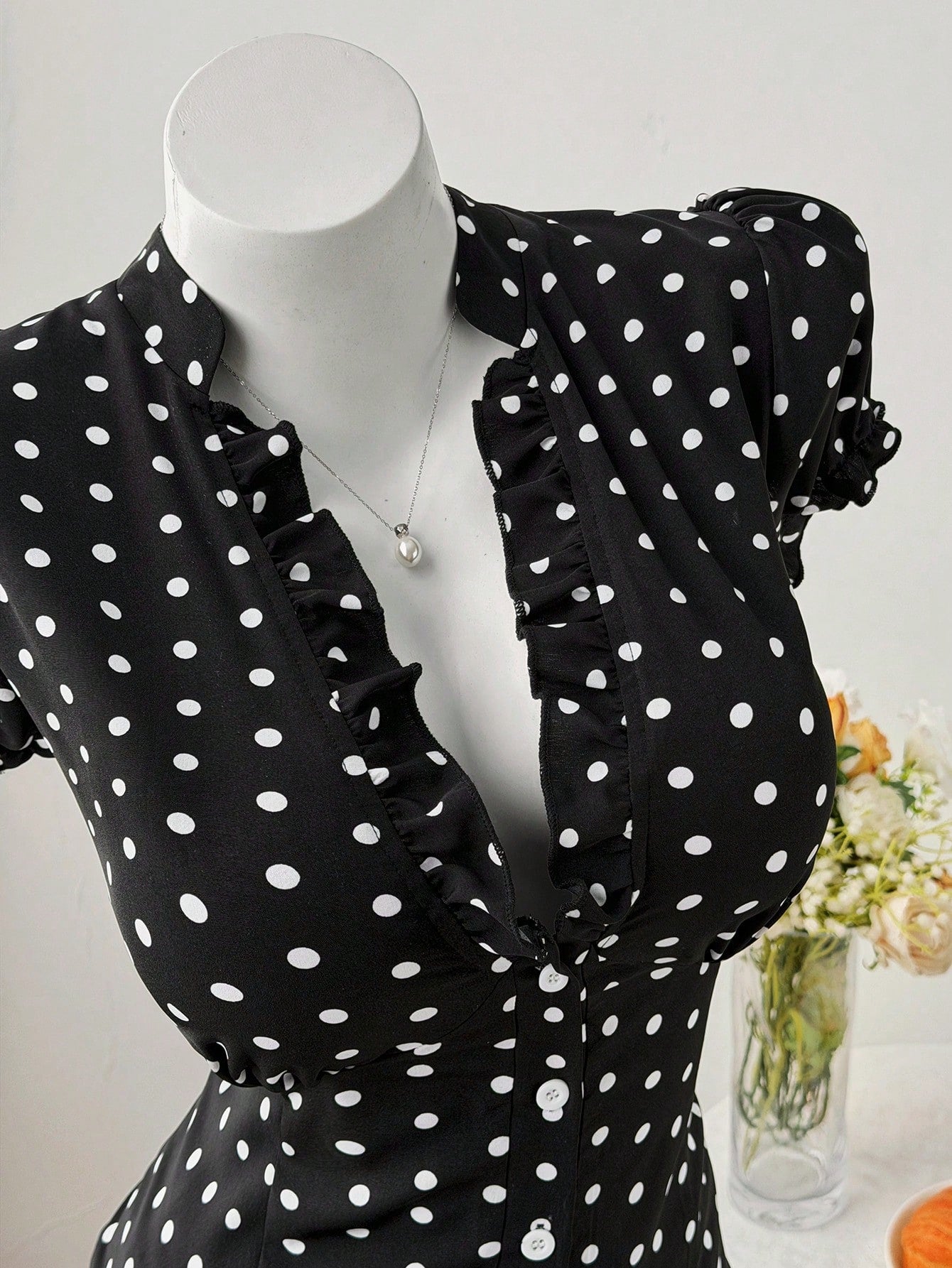 Sweetra Plus Size Fashion Versatile Minimalist Polka Dot Design Niche Elegant Sweet Short Sleeve Fitted Blouse
