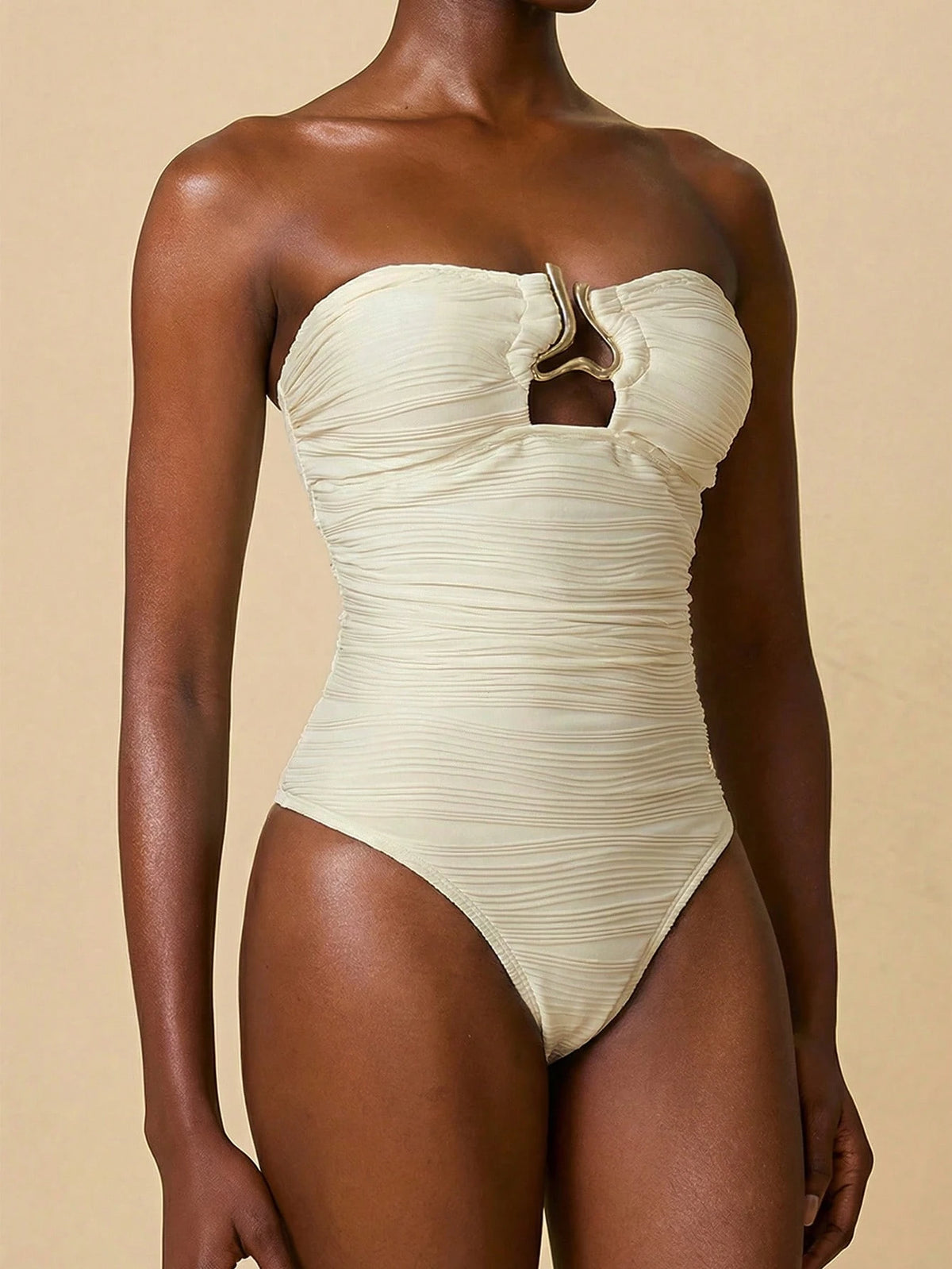 Swim Chicsea Women's Special Fabric Textured Fabric Vacation Exquisite Elegant Asymmetrical Metal Accessory Wavy Stripe One-Piece