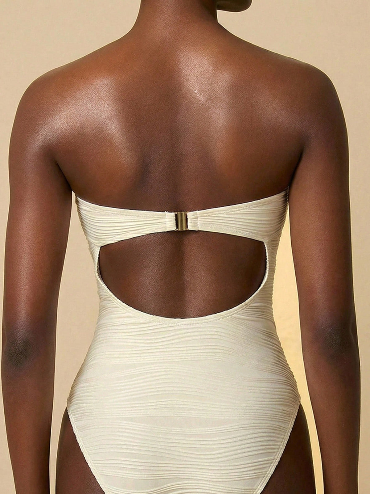 Swim Chicsea Women's Special Fabric Textured Fabric Vacation Exquisite Elegant Asymmetrical Metal Accessory Wavy Stripe One-Piece