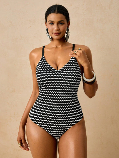 Travachic Plus Size Women's Back Bow White One-Piece Swimsuit, Sexy Beach Party Partywear Vacation, Tropical Style Bathing Suit Summer