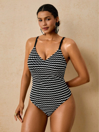 Travachic Plus Size Women's Back Bow White One-Piece Swimsuit, Sexy Beach Party Partywear Vacation, Tropical Style Bathing Suit Summer