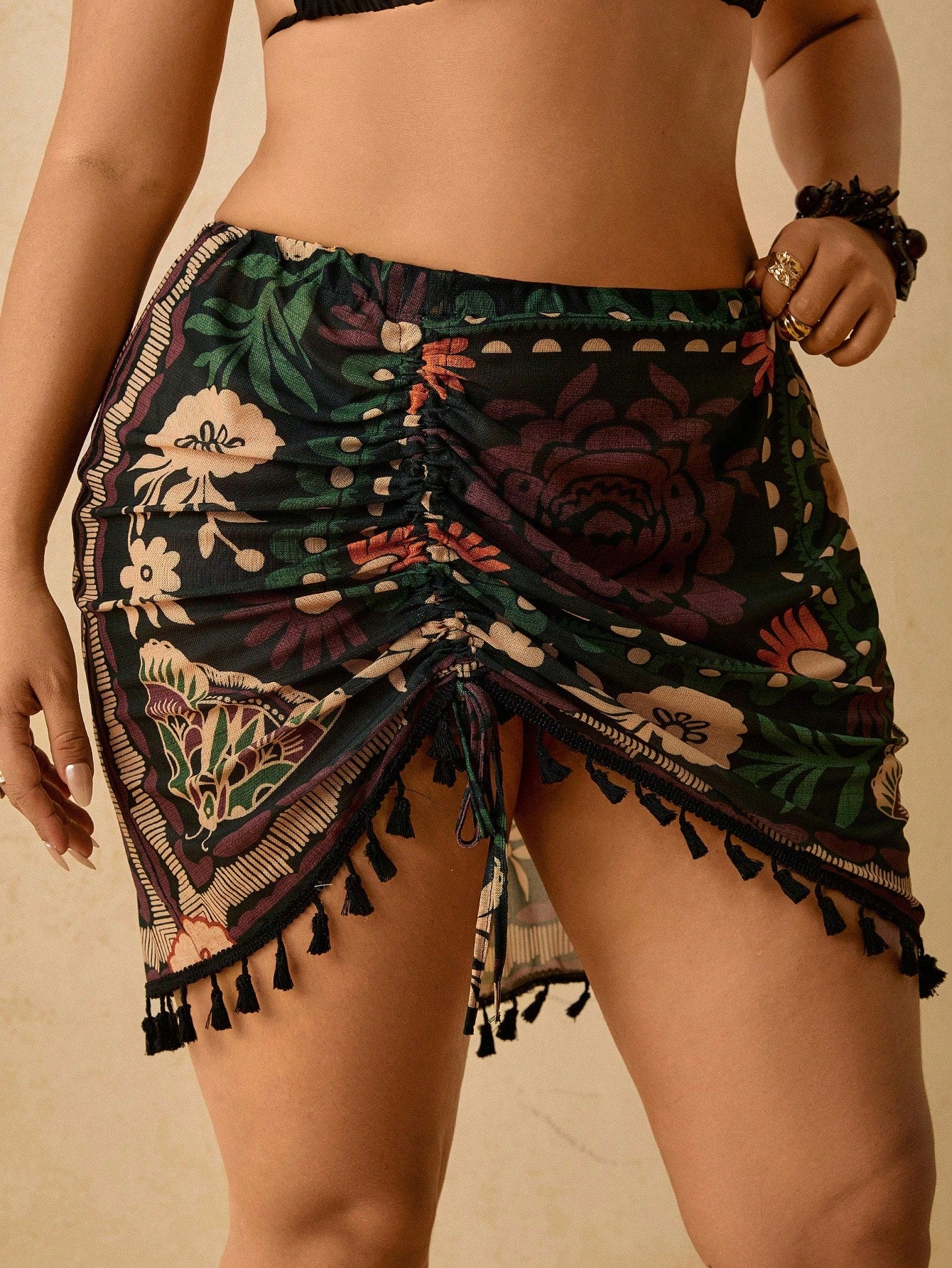 Travachic Plus Size Women's Summer Short Cover-Up Skirt, Tropical Beach Vacation Vacation Casual Style, Ruched Tassel Colorful Paisley Pattern